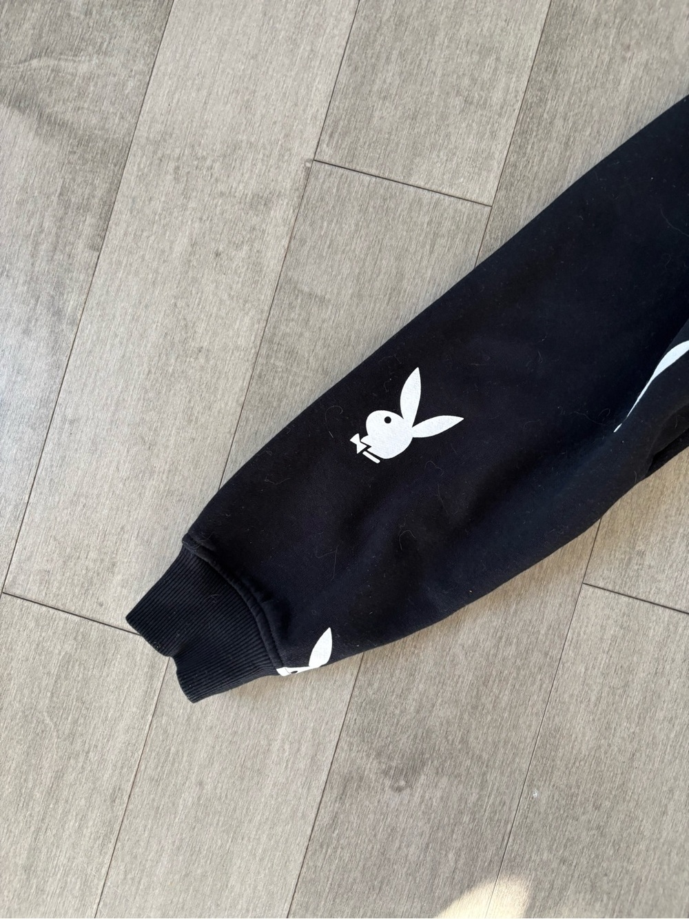 PLAYBOY Black Cropped Bunny-Print Hoodie - Picture 10 of 11
